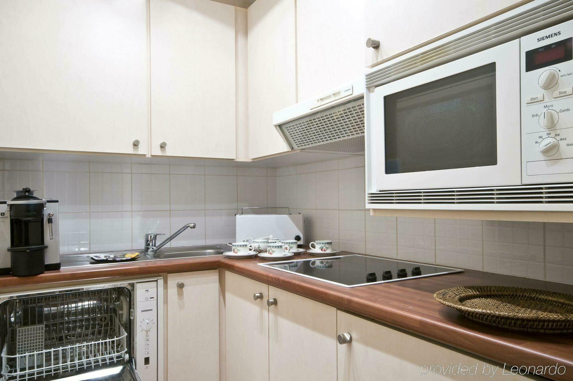 B-Aparthotel Montgomery Etterbeek Esterno foto